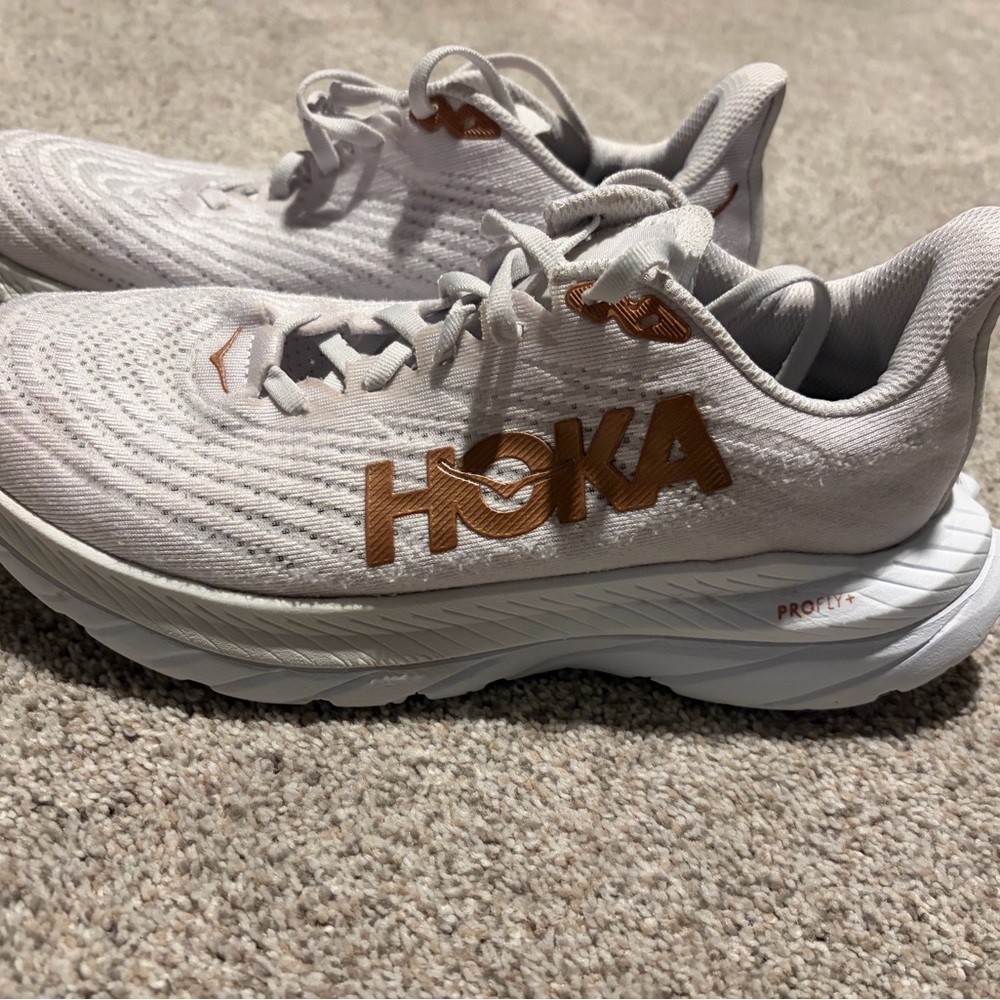 Women’s Hokas Mach 5